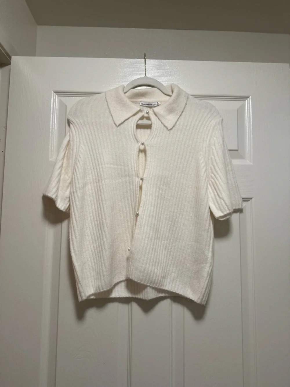 Abercrombie & Fitch Cream Short-Sleeve Pearl Button Collared Cardigan